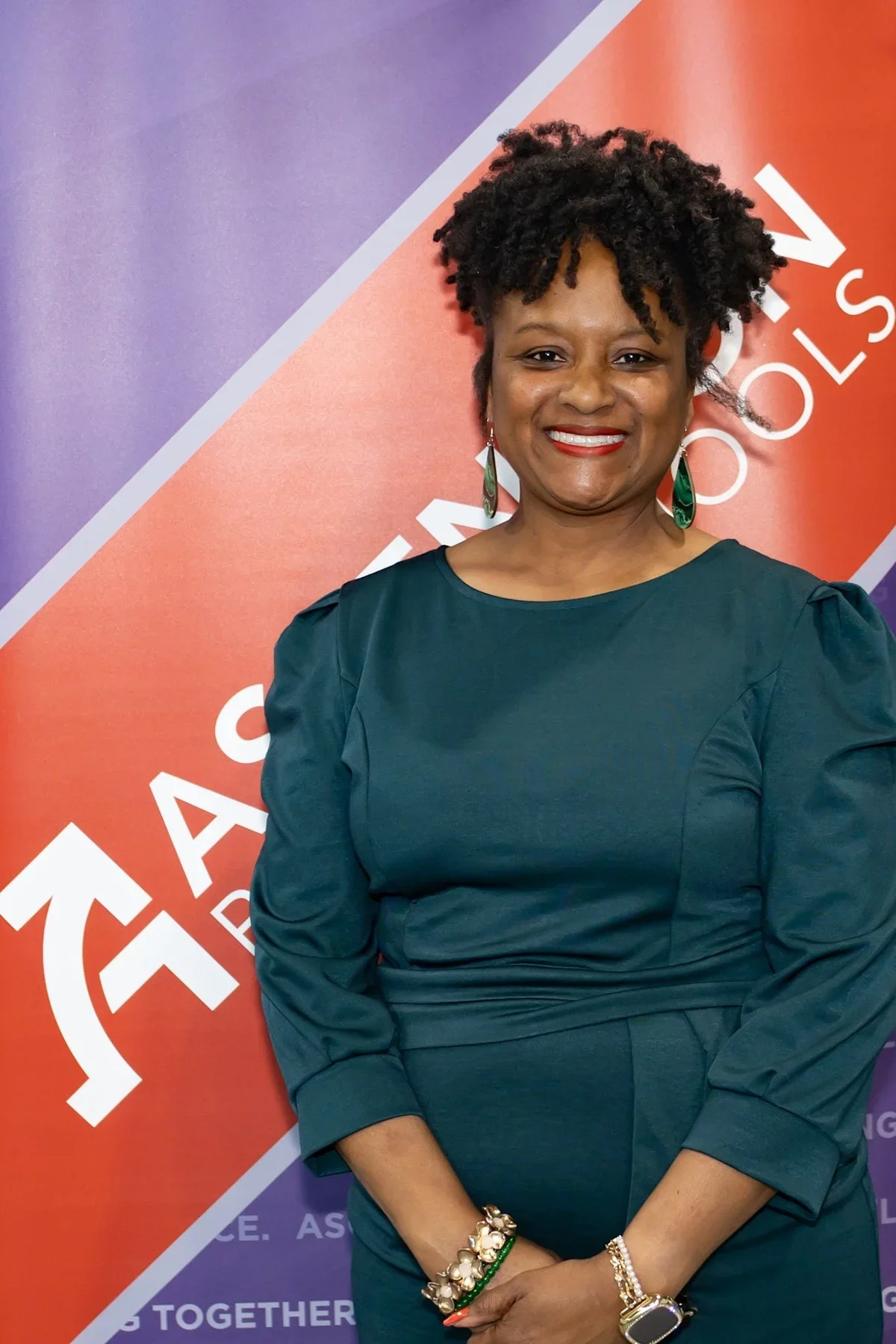 Динеска Макзил назначена директором средней школы Гонзалес