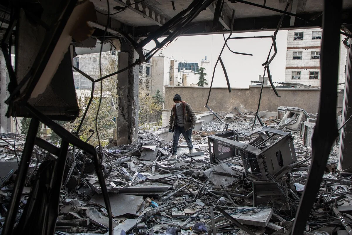 Рынки в нисходящем тренде: как эскалация на Ближнем Востоке бьет по акциям и толкает нефть