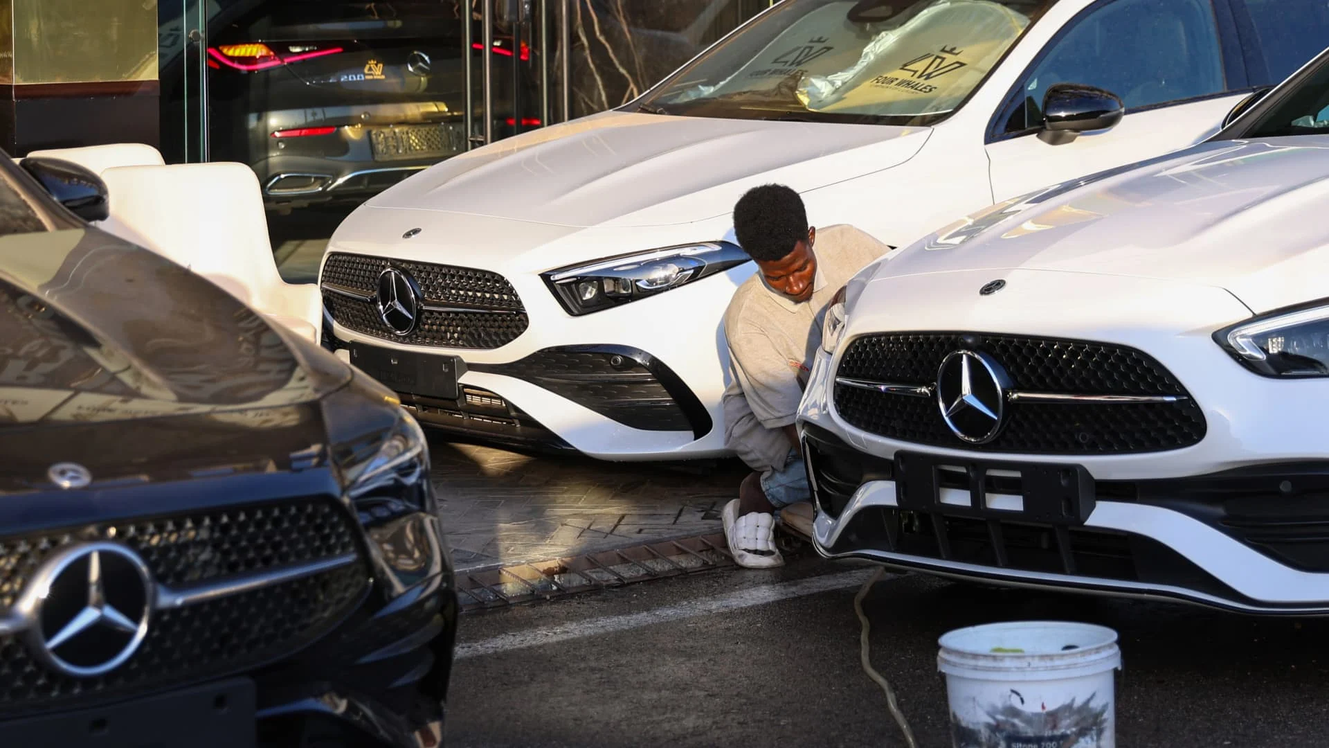 Как конфликт в Иране угрожает рынку автомобилей класса люкс на Ближнем Востоке