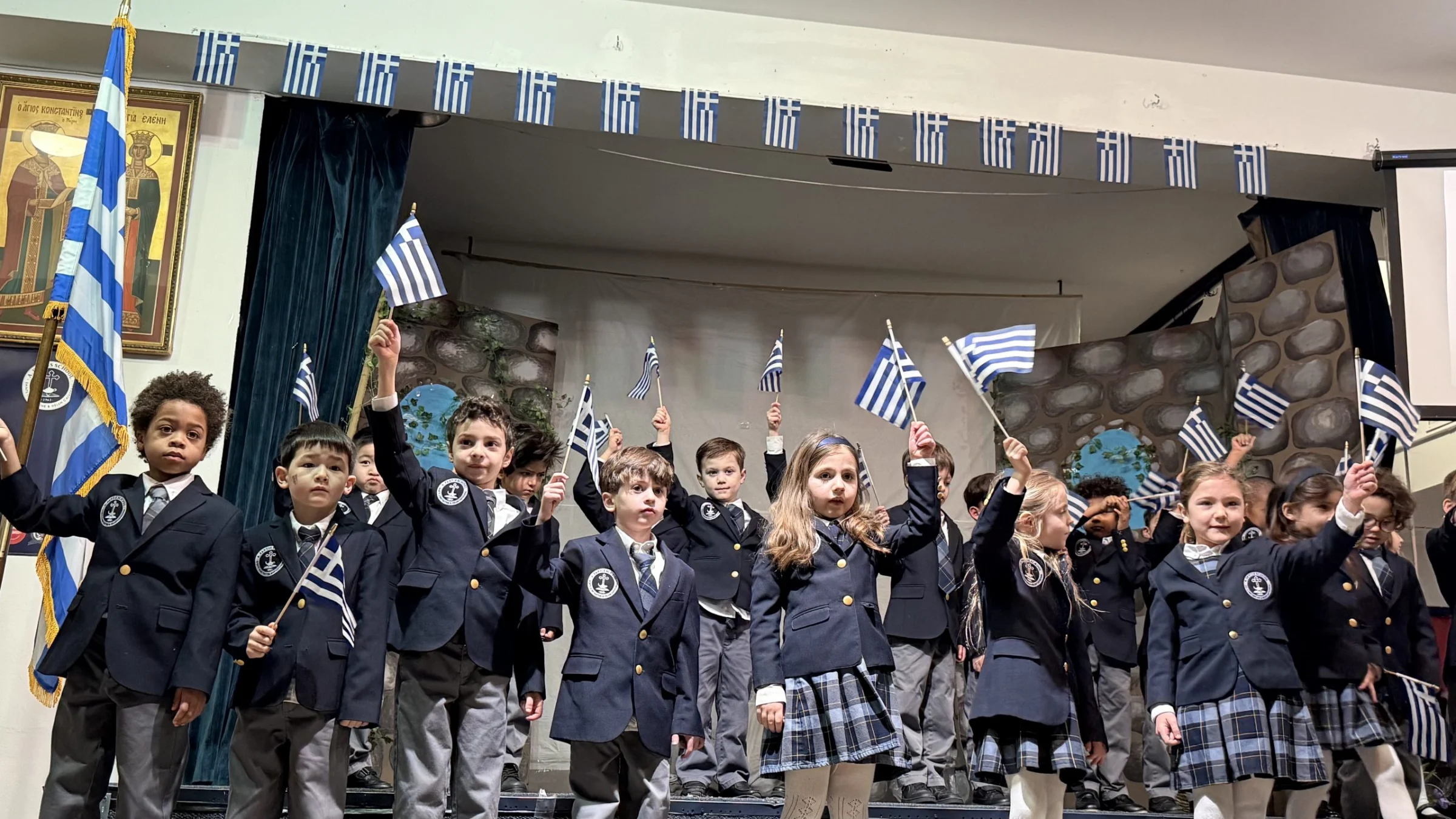 Школа Фантис в Бруклине отметила День независимости Греции