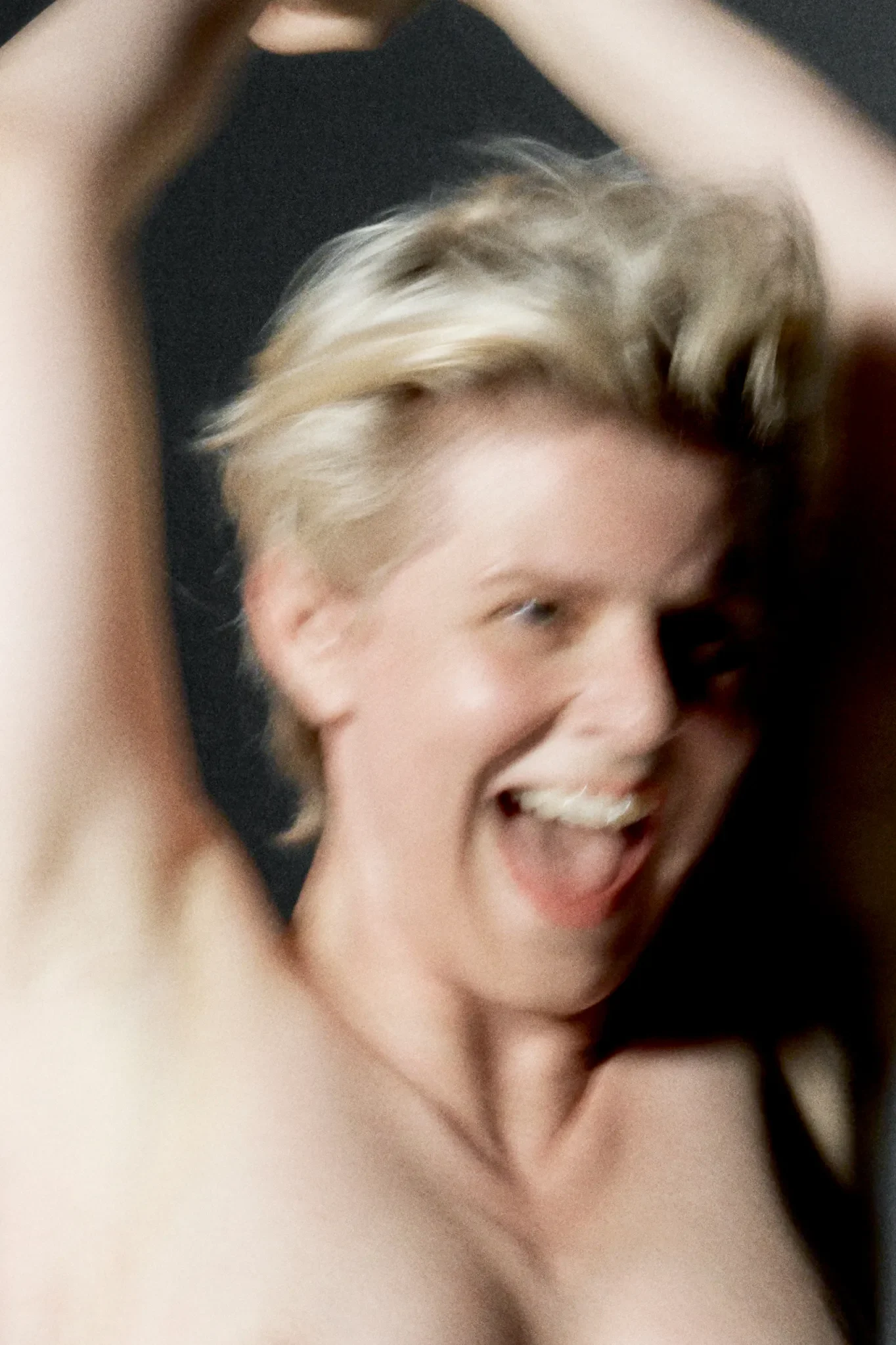 Робин исследует материнство и сексуальность в новом сингле «Sexistential»