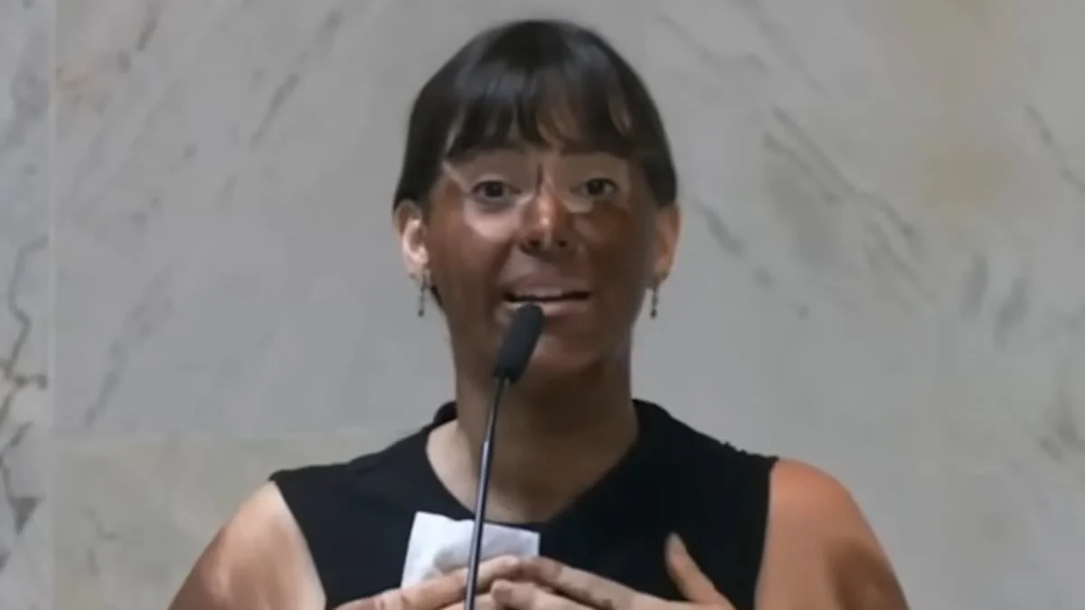 Бразильский политик вызвала скандал, нанеся черный грим во время дебатов о правах трансгендеров