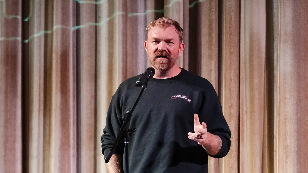 Кандидат в сенат от Мэна объяснил спорные посты о сексуальном насилии последствиями боевого опыта