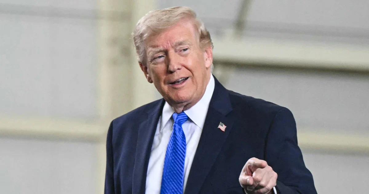 Трамп проголосовал по почте во Флориде, несмотря на критику этого метода