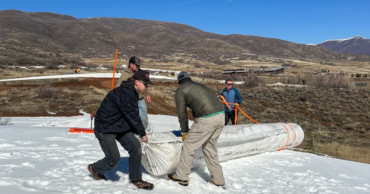 Снежное земледелие: как горнолыжные курорты сохраняют искусственный снег на следующий сезон