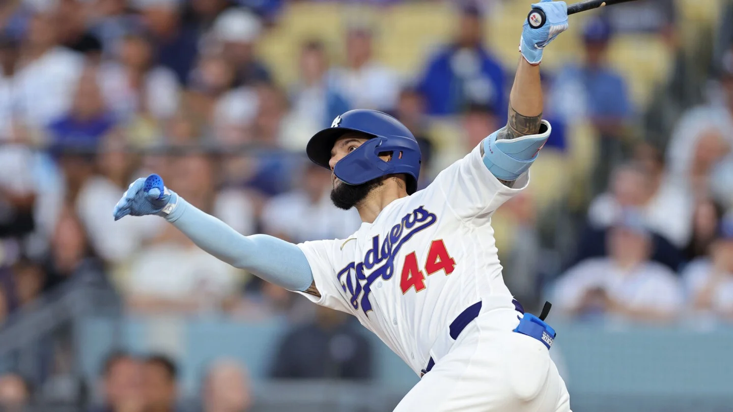 Доджерс демонстрируют мощь атаки в стартовом матче сезона против Даймондбэкс