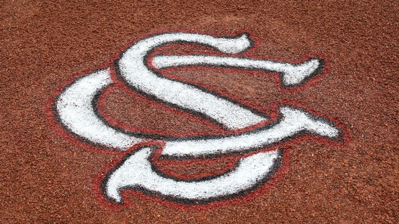 Пол Майниери покидает пост главного тренера бейсбольной команды Южной Каролины