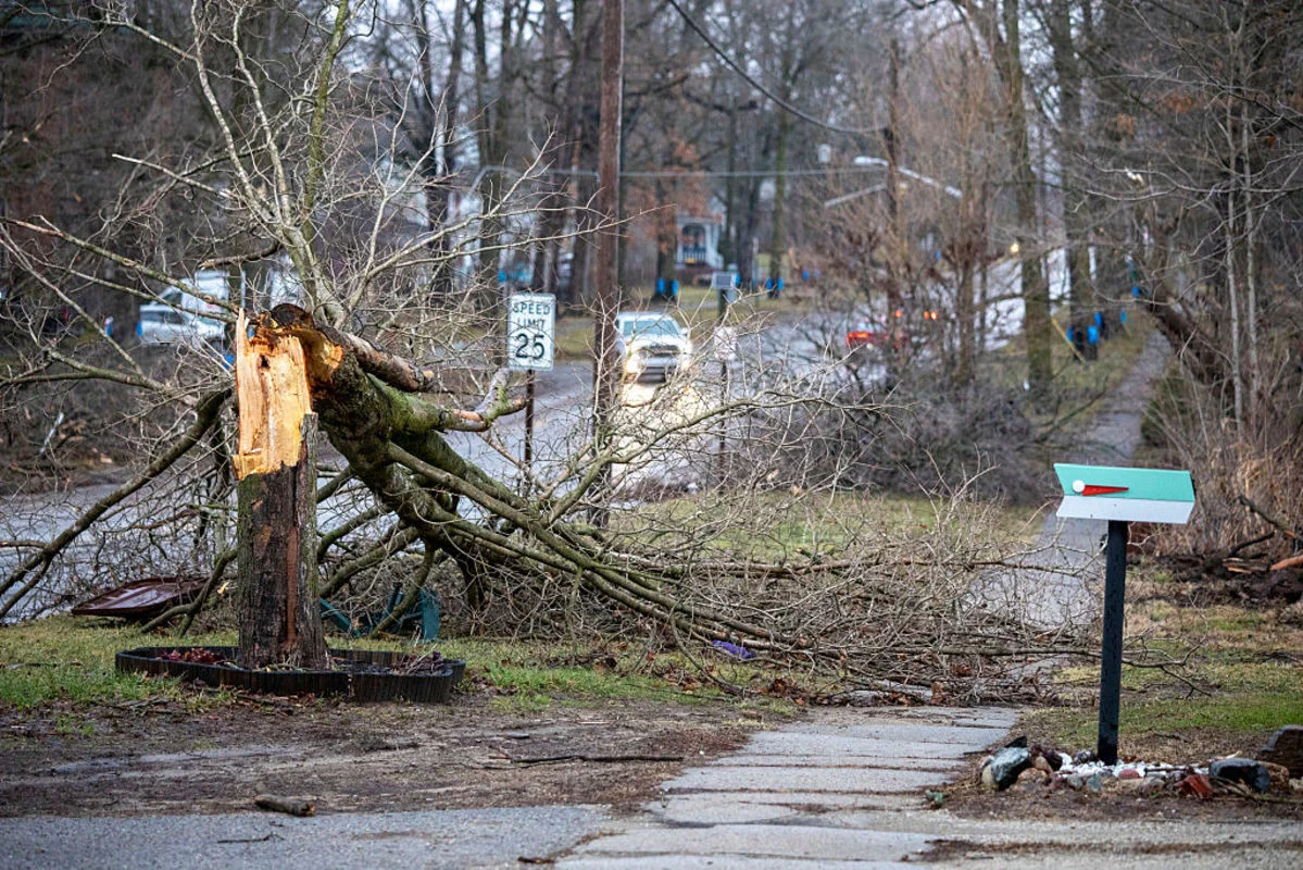 На Средний Запад надвигаются торнадо и град: Национальная метеослужба предупреждает о серьёзной угрозе