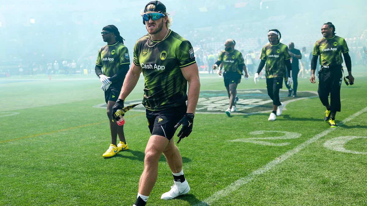 Флаг-футбол США доминирует: Брэди и Пол проигрывают на поле