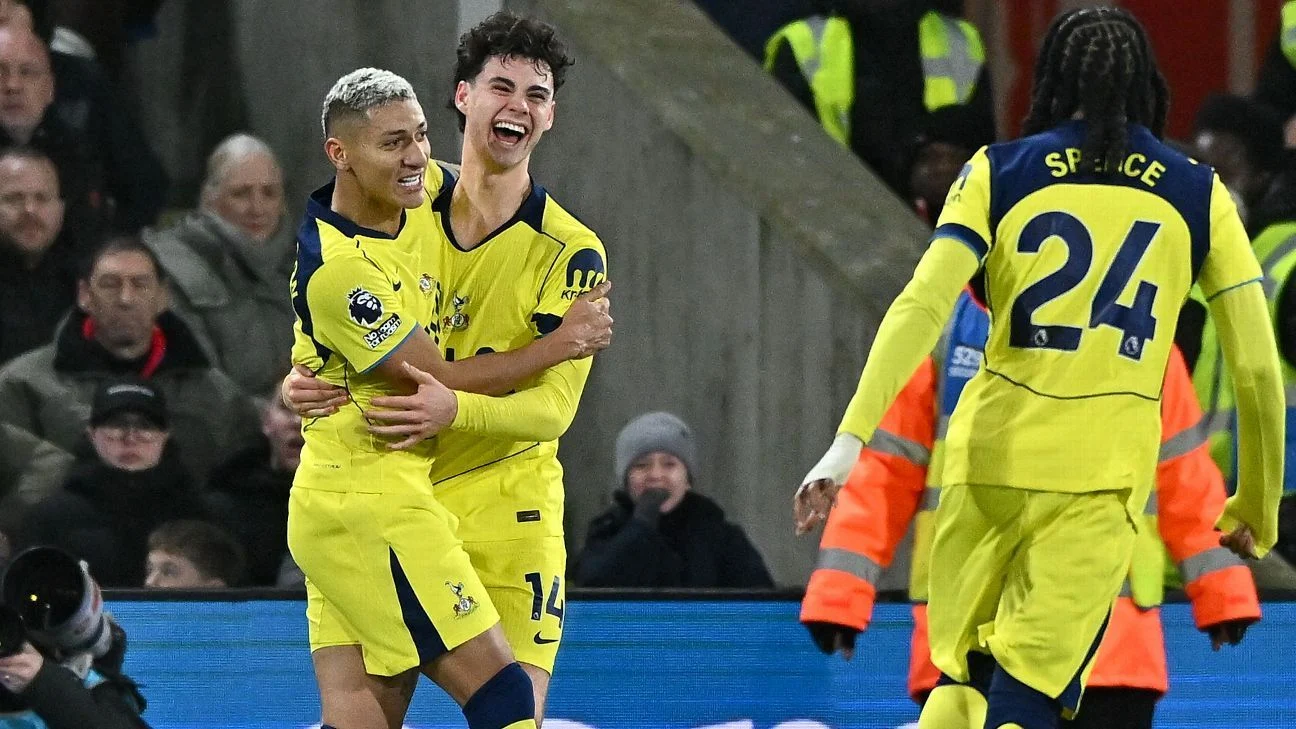 Четыре клуба претендуют на защитника «Тоттенхэма» Арчи Грея