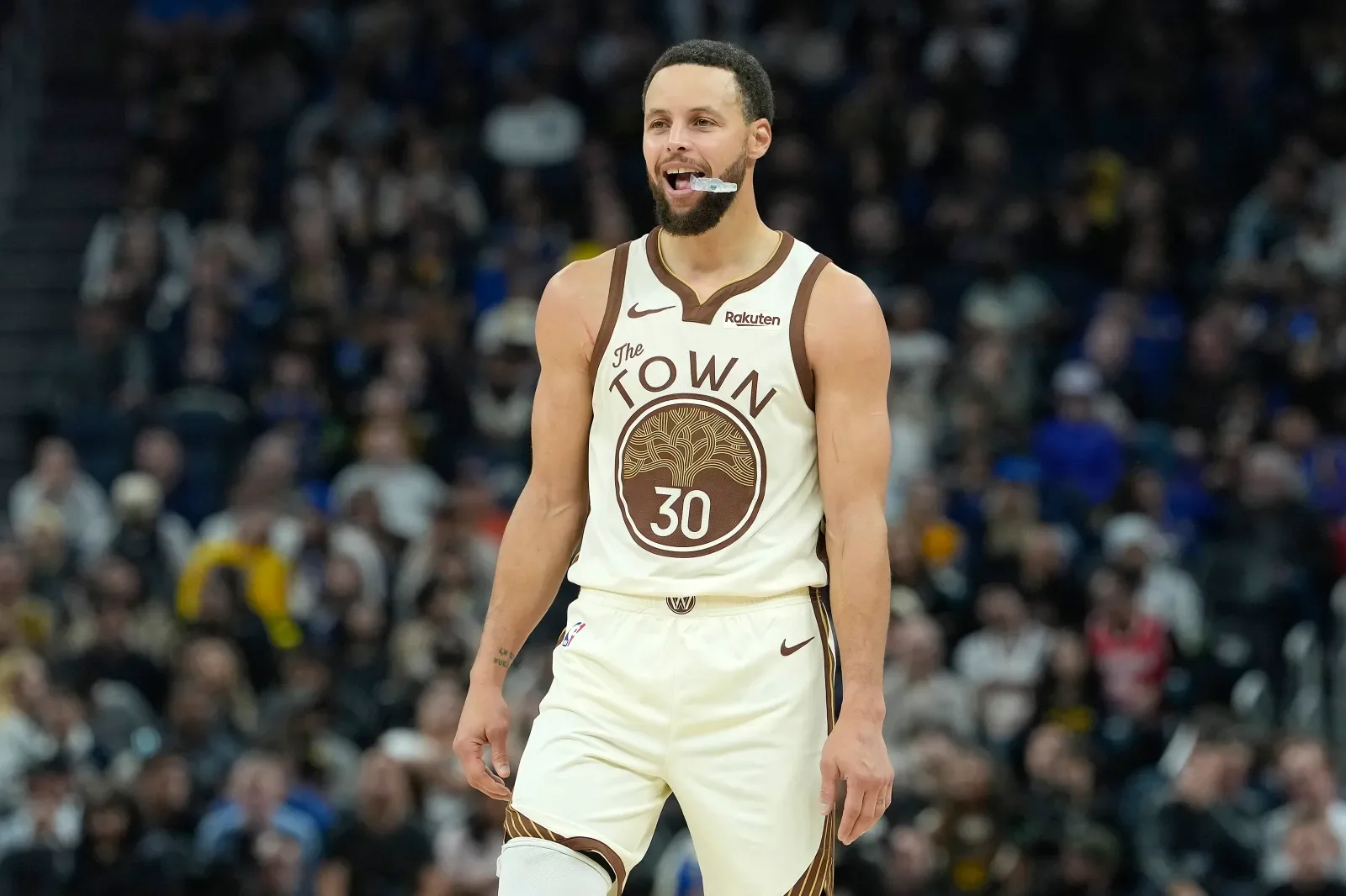 Стивен Карри демонстрирует прогресс в восстановлении после травмы колена