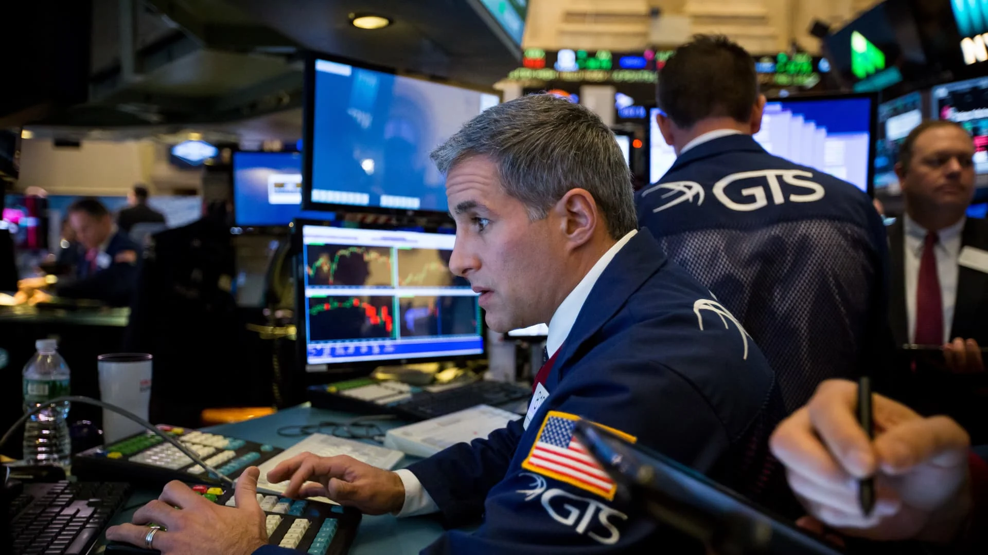 Неделя впереди: отчёты Levi's и Delta, инфляция и геополитика — что советует Джим Крамер