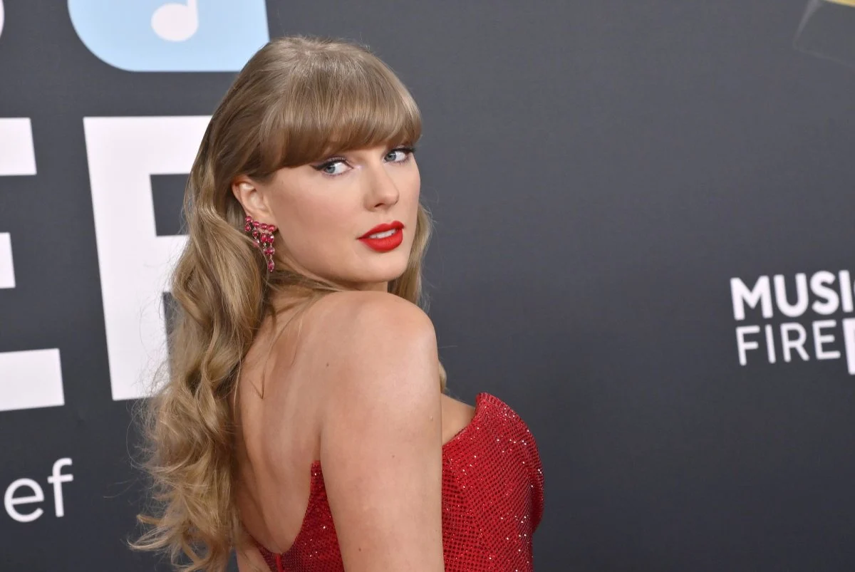Тейлор Свифт лидирует по числу номинаций на American Music Awards — 8 упоминаний