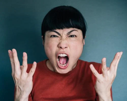 Почему женщины чаще страдают аутоиммунными заболеваниями: связь с социальными ролями