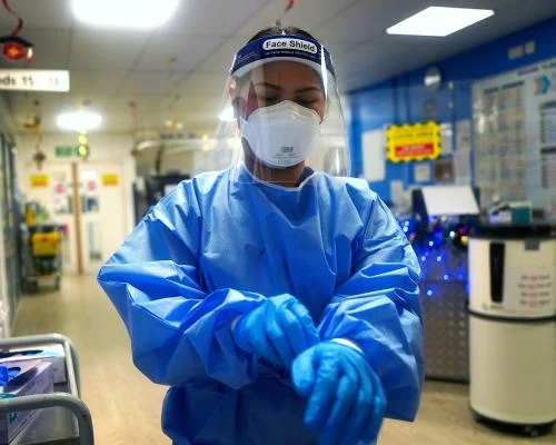 Война в Иране ударила по NHS: больницы Британии готовятся к дефициту шприцев, перчаток и лекарств