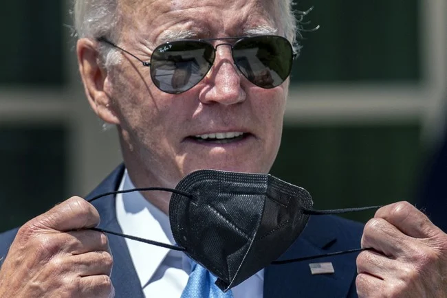 Расследование Сената: администрация Байдена знала о риске инсульта от вакцины Pfizer