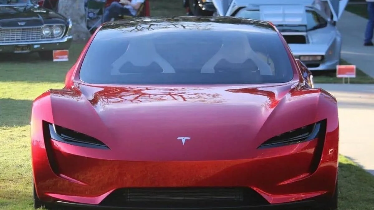 Tesla Roadster: чего ждать от премьеры летающего электромобиля