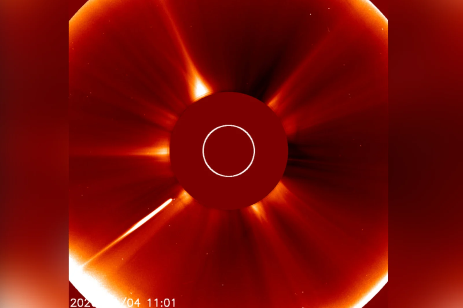 Комету MAPS разорвало при сближении с Солнцем: уникальные кадры от SOHO
