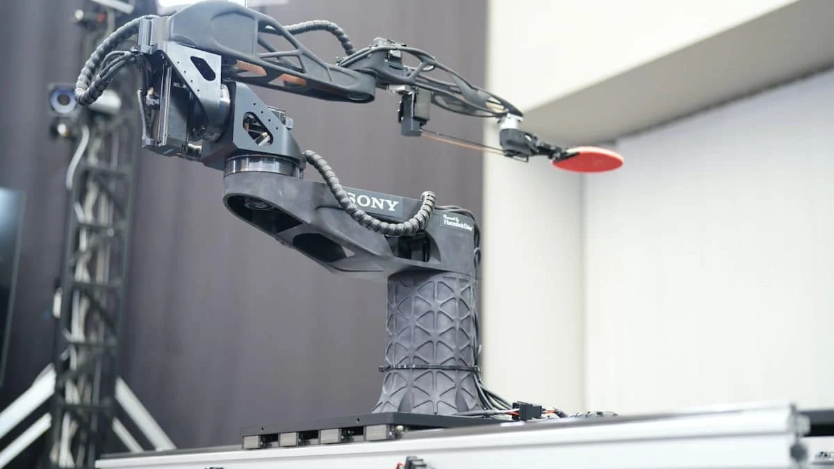 Робот Sony обыграл элитных теннисистов, но уступил профессионалам