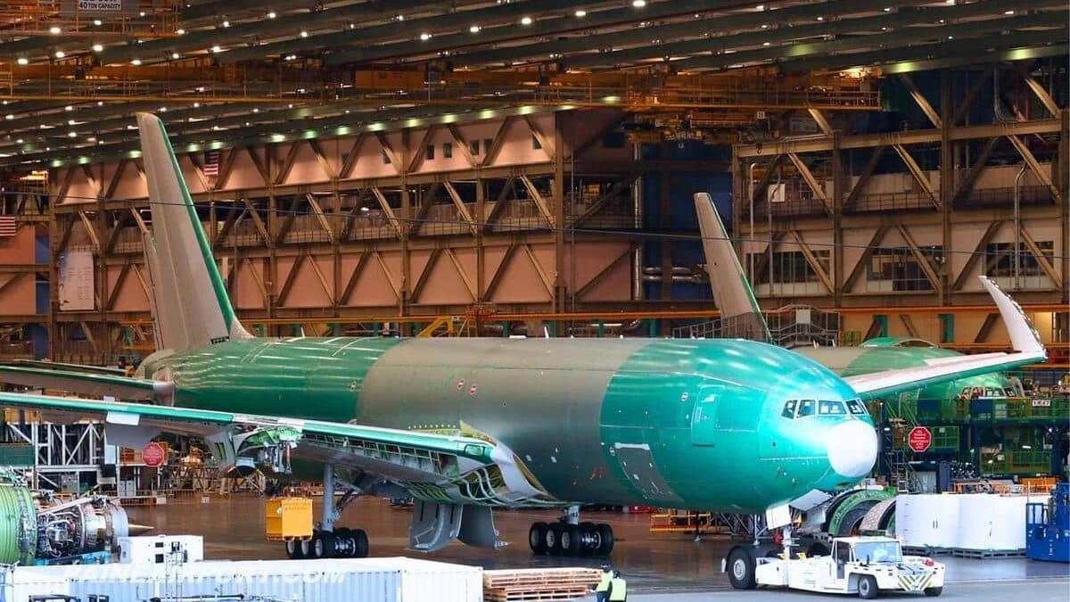 Boeing выкатил первый грузовой 777-8F: новый этап программы 777X