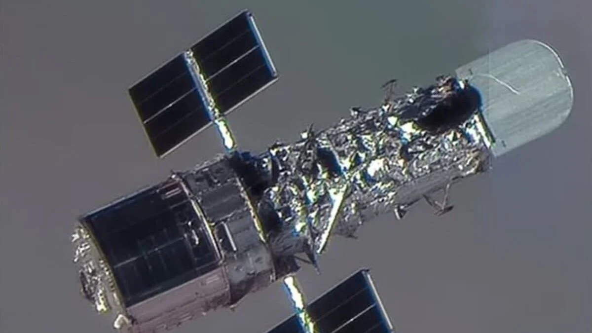 Спутник сфотографировал «Хаббл» с рекордной четкостью: видны даже солнечные панели