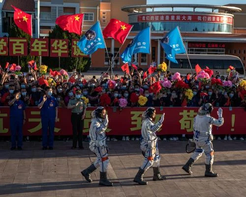 Черепаха или заяц: кто первым высадится на Луну — США или Китай?