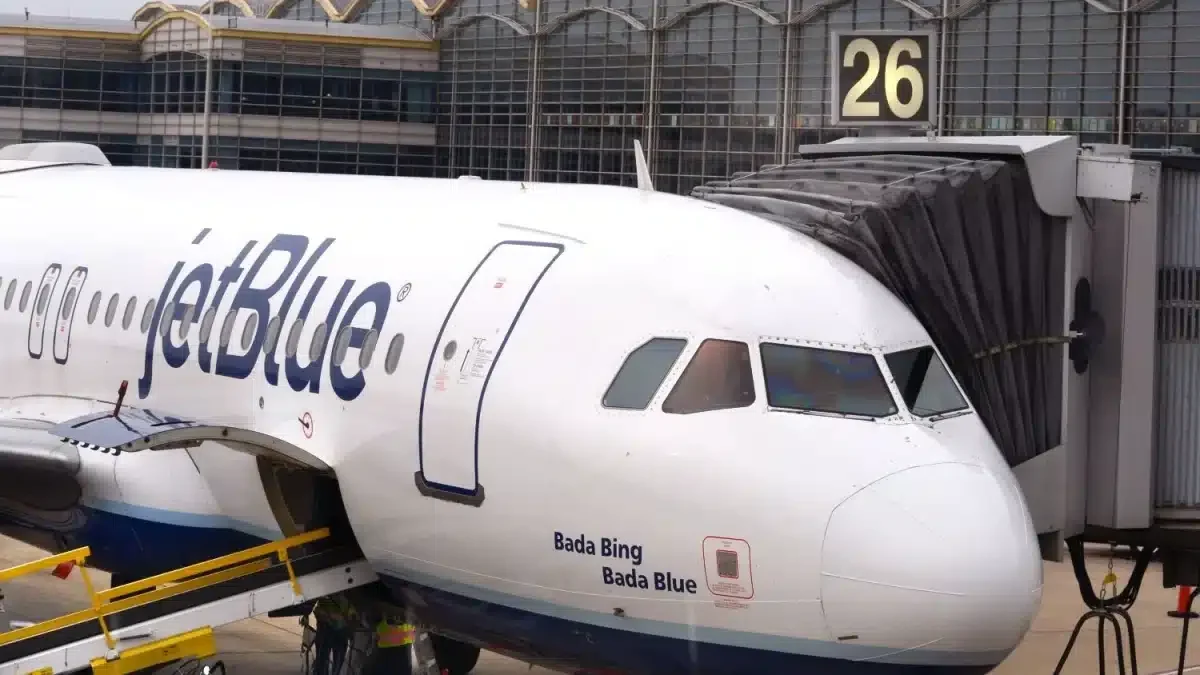 Динамическое ценообразование под огнем критики: как вирусный твит JetBlue вскрыл проблемы отрасли