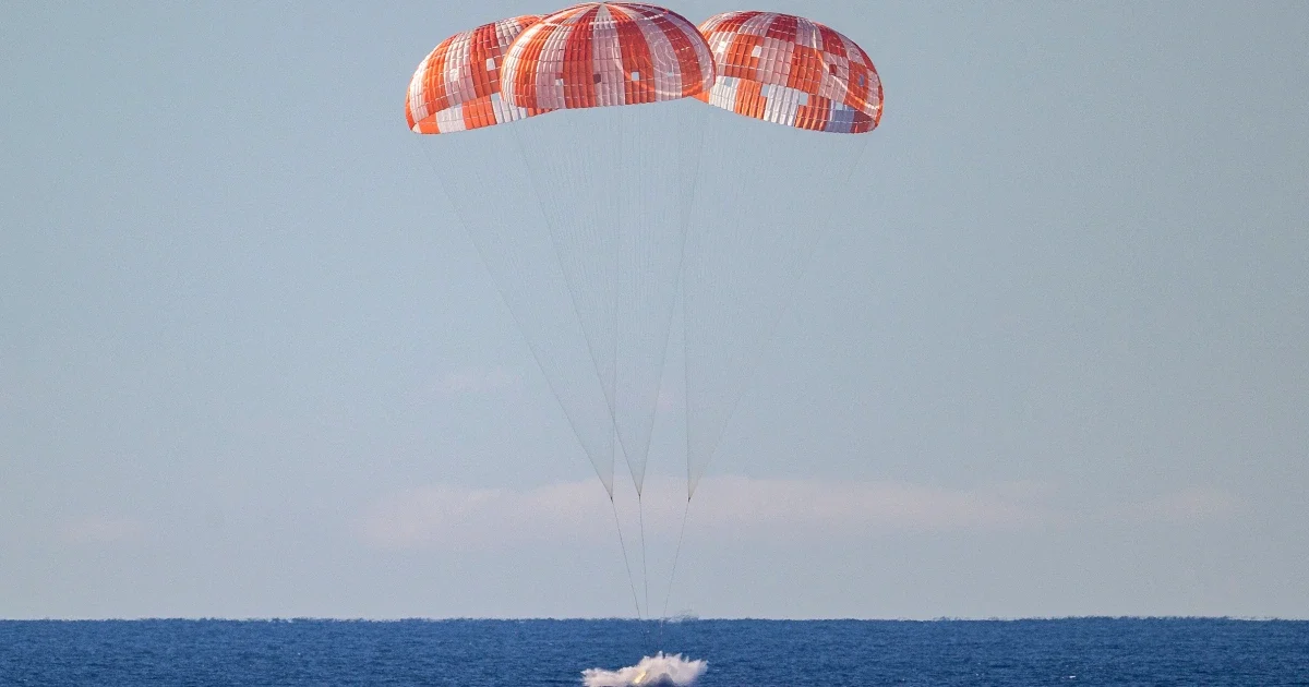 Экипаж Artemis II вернулся на Землю после исторического облёта Луны