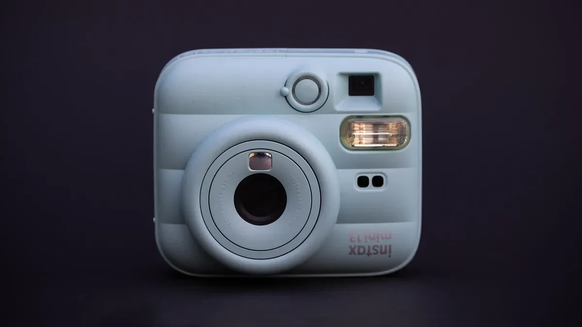 Fujifilm Instax Mini 13: Обновлённая камера для мгновенных снимков с таймером