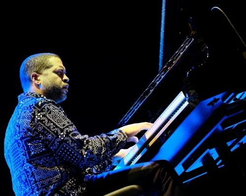 ИИ-двойники музыкантов на Spotify: как алгоритмы крадут имена и создают фальшивые треки