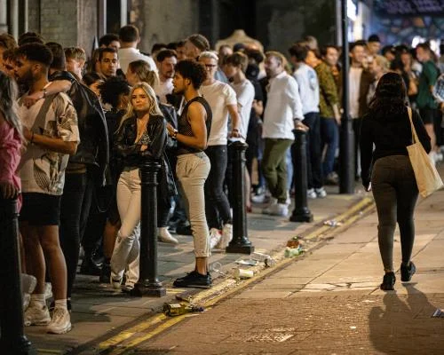 Бизнесмен использовал ИИ для ложных жалоб на лондонский ночной клуб