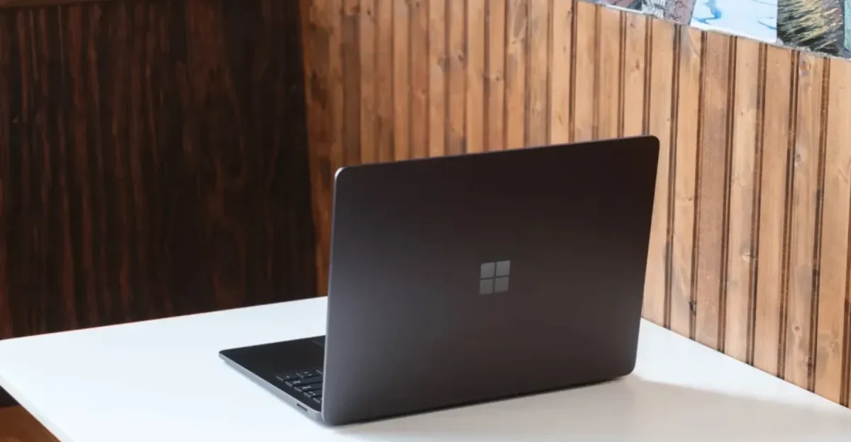 Microsoft готовит Surface Laptop с OLED-дисплеем: что известно