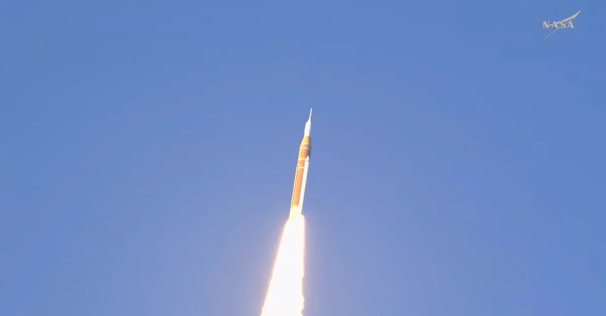 NASA запускает миссию Artemis II: четыре астронавта направляются к Луне