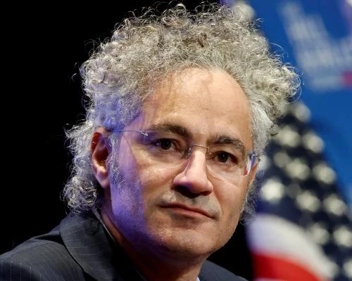 «Бред суперзлодея»: манифест Palantir вызвал скандал в Британии