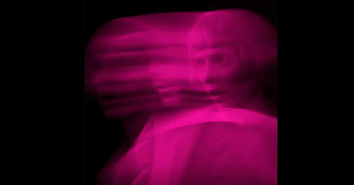 Tomora — ностальгический танцпол: Аурора и Том Роуленд воскрешают 90-е