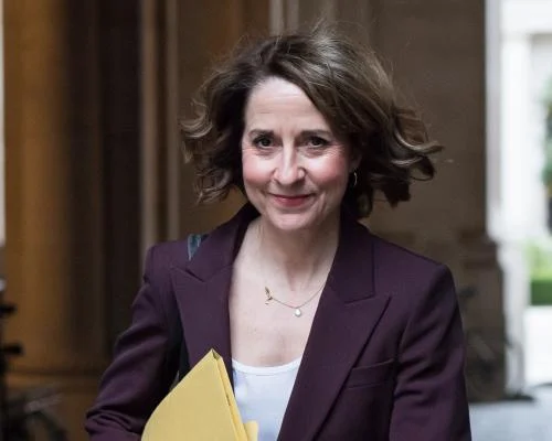 Лиз Кендалл: Британия должна взять инициативу в ИИ или остаться на милости технологий